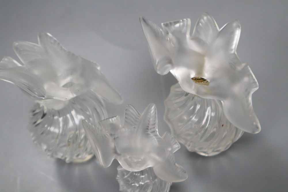 Three Lalique Nina Ricci LAir du Temps perfume bottles, signed, two height 11cm, one 8cm